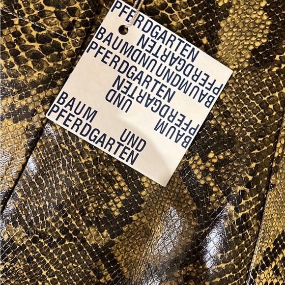 BAUM UND PFERDGARTEN Snake Print Mini Skirt - Picture 4 of 9